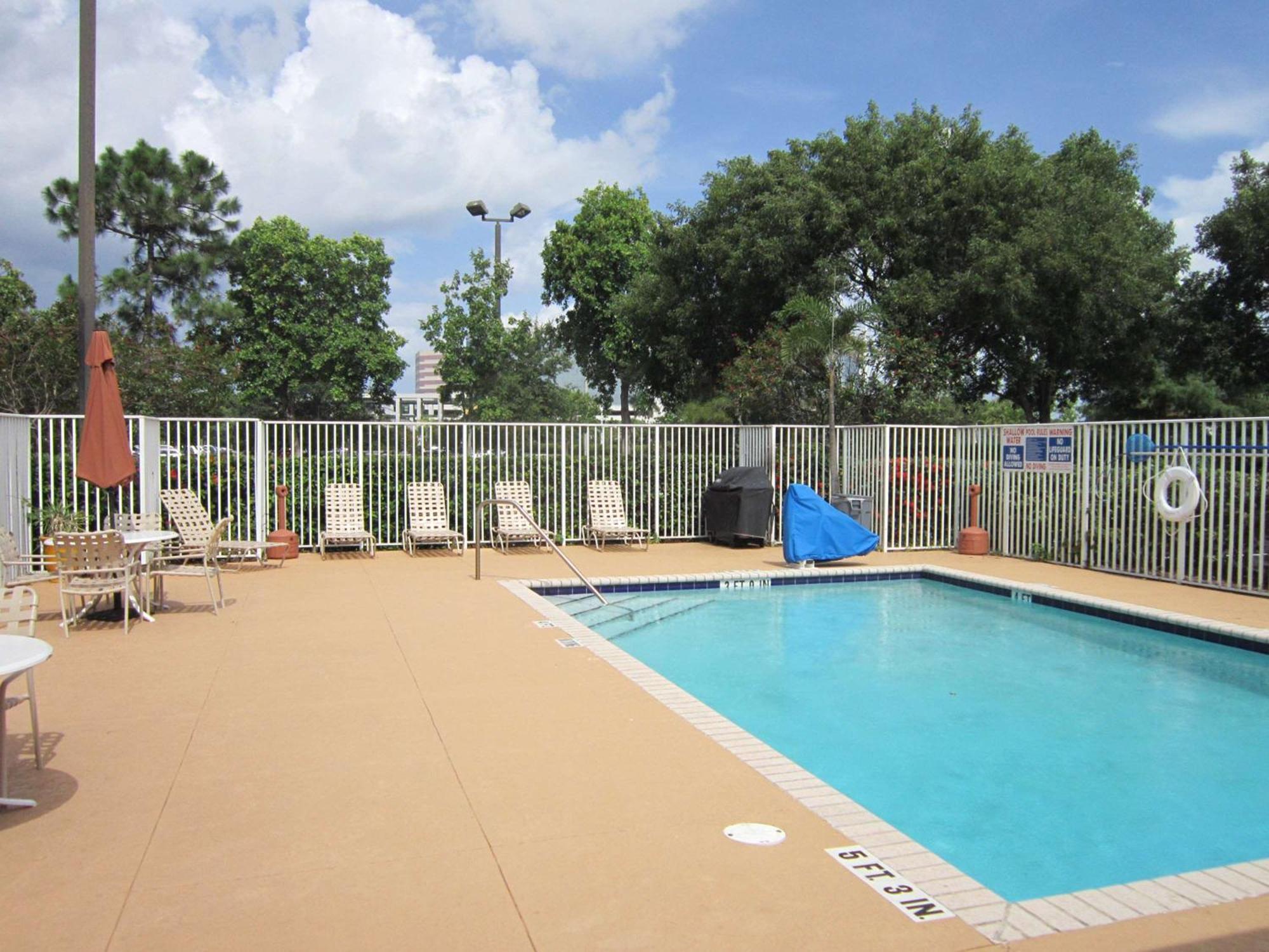 Extended Stay America Suites - Fort Lauderdale - Cypress Creek - Nw 6Th Way Exteriér fotografie